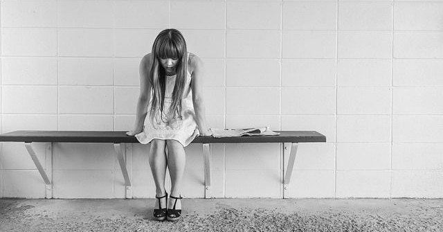 worried-girl-413690_640